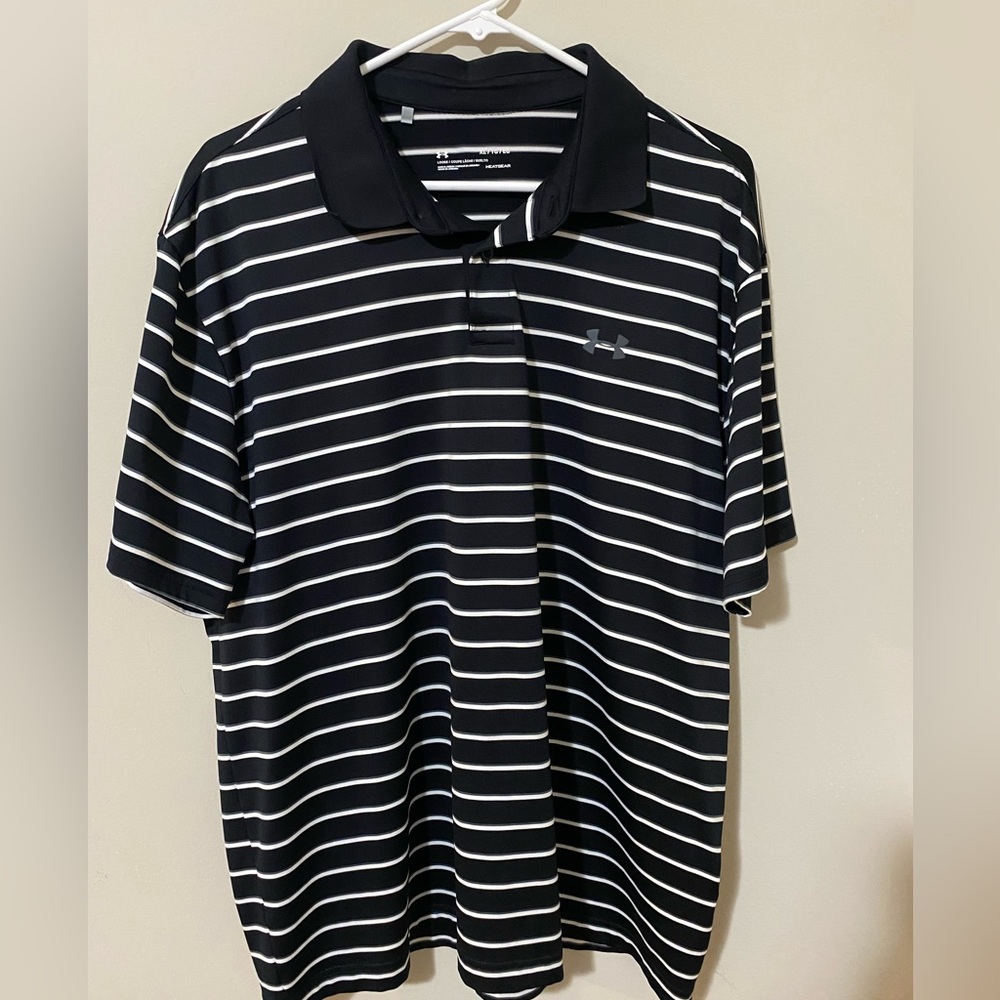 Mens Under Armour golf shirt like new. No stains